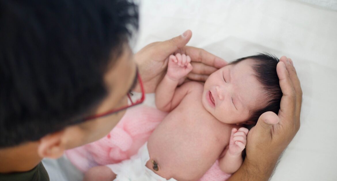 Panduan Cara Merawat Bayi Baru Lahir, Jaga Kesehatan dan Kebersihan Si Kecil